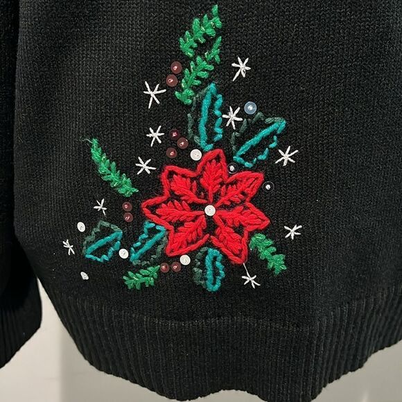 CHRISTMAS sweater with embroidered poinsettias.  Plus size XXL (20) - Picture 6 of 10
